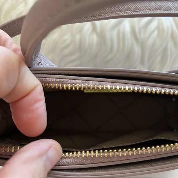 Small Steve Madden purse with little coin pouch - Picture 3 of 4